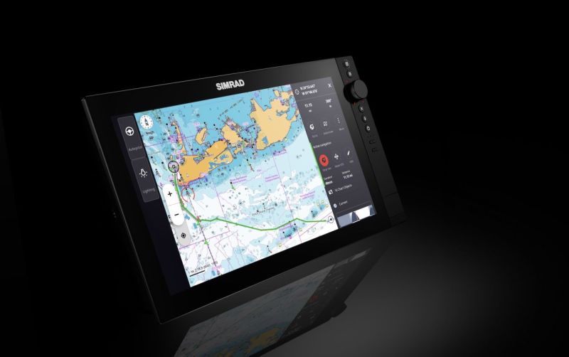 Vene 25 B&aring;t: Simrad NSS4 (2025&ndash;) &ndash; Nopeampi ja &auml;lykk&auml;&auml;mpi monitoimin&auml;ytt&ouml; - Reportaasi - Totalvene.fi