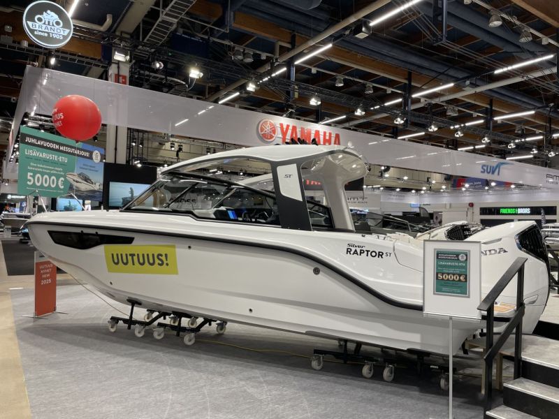 Vene 25 B&aring;t: Silver Raptor ST &ndash; Katto p&auml;&auml;lle ja kattoluukku auki - Reportaasi - Totalvene.fi