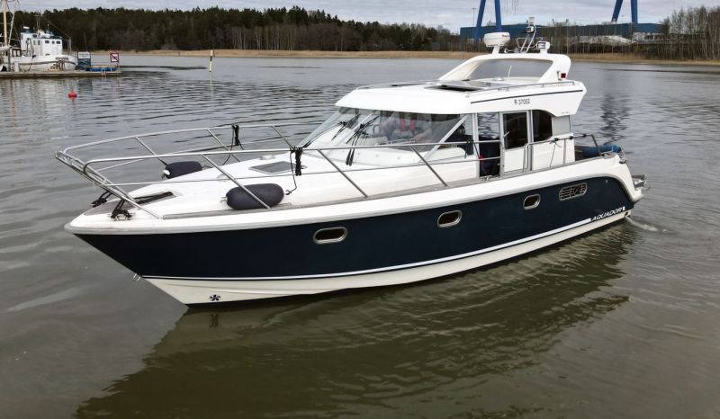 K&auml;ytetyn veneen esittely: Aquador 32 C (1999&ndash;2016) &ndash; Massiivisesti mukavuutta  - Vaihtoveneet - Totalvene.fi