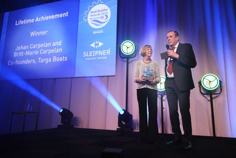 Boat Builder Awards 2025 &ndash; Botnia Marinin Britt-Marie ja Johan Carpelanille el&auml;m&auml;nty&ouml;palkinto - Uutinen - Totalvene.fi