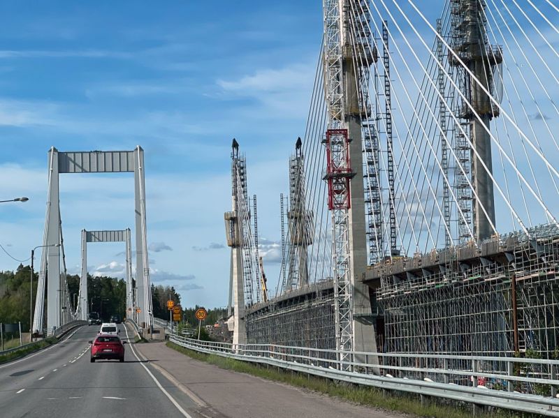 Kirjalansalmen silta aukesi osittain  &ndash; Ensimm&auml;iset autot ajoivat uudelle sillalle maanantaiaamuna - Uutinen - Totalvene.fi