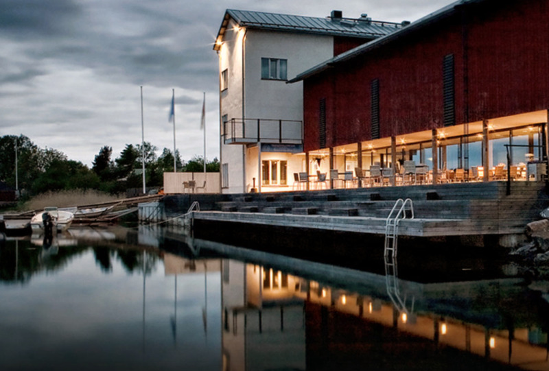 Kausi p&auml;&auml;ttyy Korpostr&ouml;miss&auml; &ndash; L&auml;mpim&auml;t juomat ja syyskelit houkuttelevat   - Uutinen - Totalvene.fi