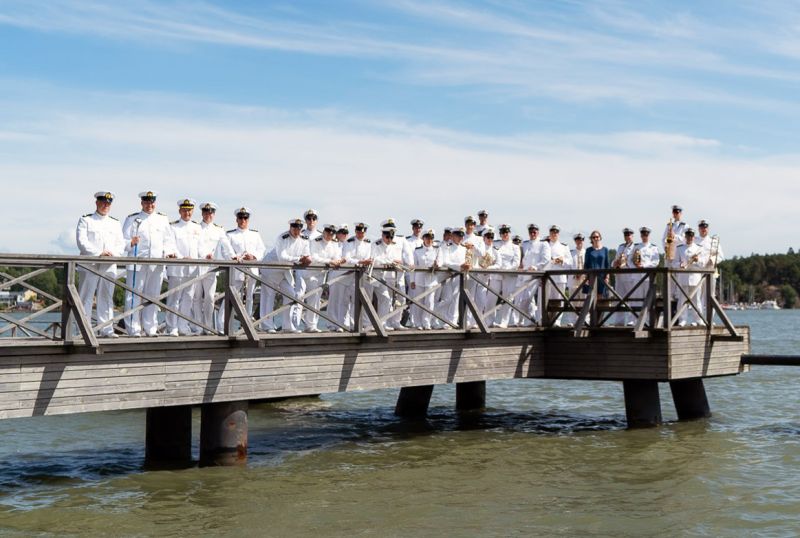 Laivaston soittokunta Kasn&auml;siss&auml; ja Ut&ouml;ss&auml; 25.6.2025 &ndash; Merivoimien edustusorkesteri tuo saaristoon kes&auml;ist&auml; puhallinmusiikkia - Uutinen - Totalvene.fi