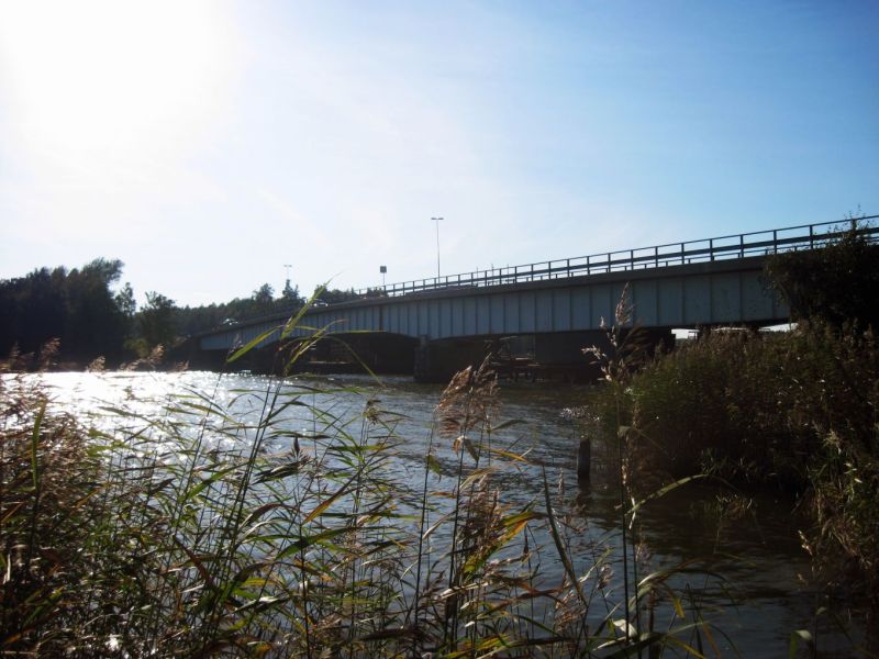 Veneilij&ouml;ille hengenvaarallinen rakenne Espoossa &ndash; Poliisi kiinnostui Muulon sillan ty&ouml;maasta - Uutinen - Totalvene.fi