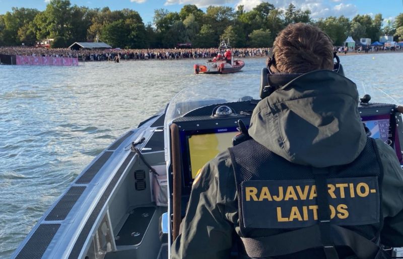 P&auml;ihtynyt veneilij&auml; t&ouml;rm&auml;si rantaan Naantalissa  &ndash; Vene upposi ja kuski pakeni mets&auml;&auml;n - Uutinen - Totalvene.fi