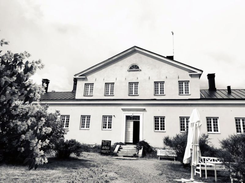 Seilin menneisyys n&auml;ytt&auml;m&ouml;ll&auml; &ndash; Lotta Petronellan uusi teos tutkii instituutioiden historiaa - Uutinen - Totalvene.fi