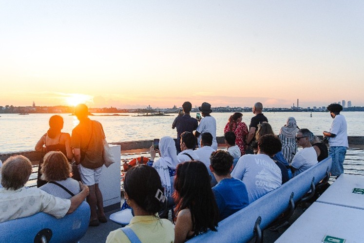 Suomenlinnan Liikenne t&auml;ytt&auml;&auml; 75 vuotta  &ndash; Vuosittain yli 2 miljoonaa matkustajaa - Uutinen - Totalvene.fi