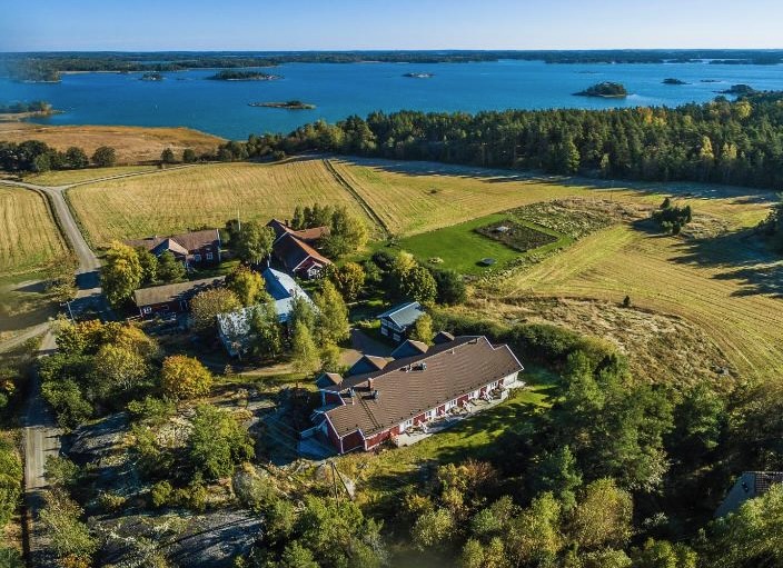 Vaihelassa juhlistetaan kuunvaihdetta el&auml;v&auml;n musiikin siivitt&auml;m&auml;n&auml; &ndash; Karaokea ja kokeneita esiintyji&auml; - Uutinen - Totalvene.fi