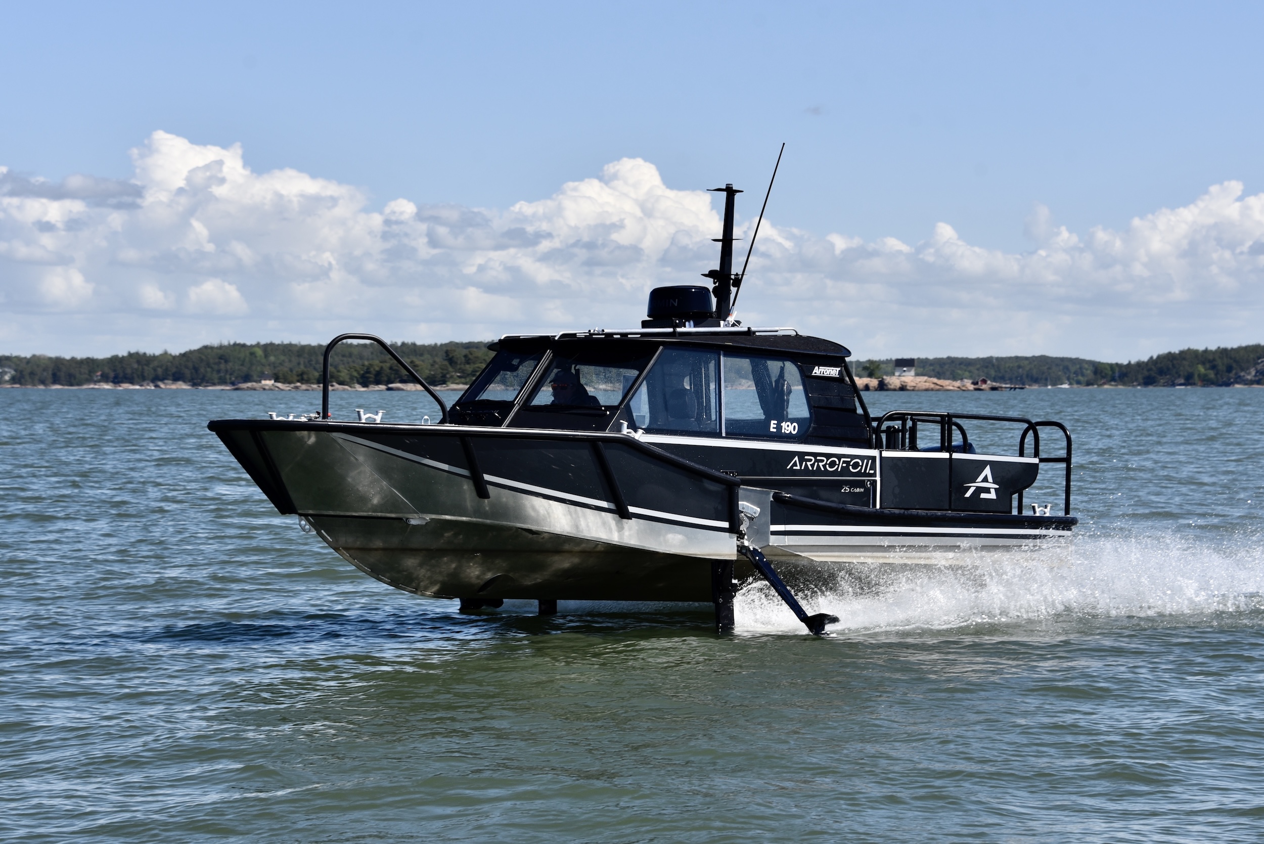 Arronet Arrofoil 25 Cabin (2025&ndash;) &ndash; Foilaamisen taikaa - Toimitus suosittelee - Totalvene.fi