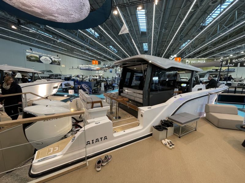 Boot D&uuml;sseldorf 2025: Aiata Wayfinder 38 Cabin &ndash; Tyylik&auml;s turkkilaistulokas - Video - Totalvene.fi