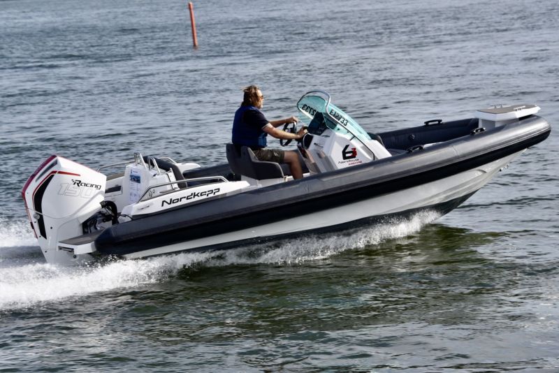 Mercury Racing 150R (2025&ndash;) &ndash; Videokoeajossa 150-hevosvoimaisten per&auml;moottorien k&auml;rkiratsu - Video - Totalvene.fi