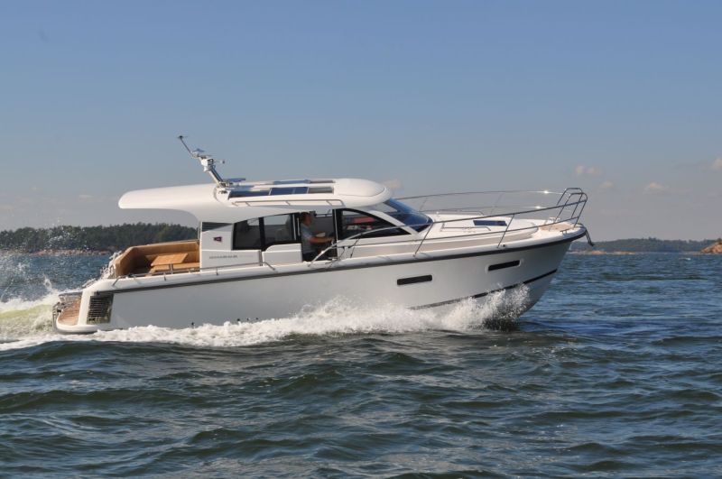 Nimbus 305 Coupe (2016&ndash;) &ndash; Turha kiire pois, k&auml;yt&auml;nn&ouml;llisyytt&auml; ja mukavuutta tilalle - Video - Totalvene.fi