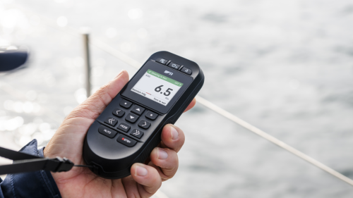 Raymarine RCU-1 (2026&ndash;) &ndash; Kapulahallinta autopilottiin - Ensiesittely - Totalvene.fi
