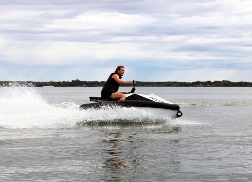 Roxen Roxen (2026&ndash;) &ndash; L&auml;hteek&ouml; s&auml;hk&ouml;ll&auml;? - Ensiesittely - Totalvene.fi