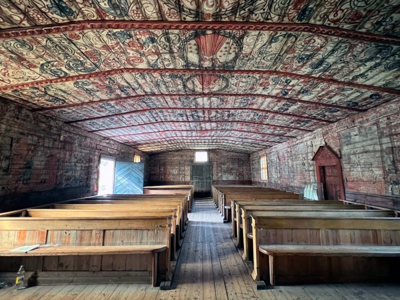 Pyh&auml;maan kirkon ainutlaatuinen sis&auml;tila &ndash; Merimiestatuointeja hirsill&auml; - Reportaasi - Totalvene.fi