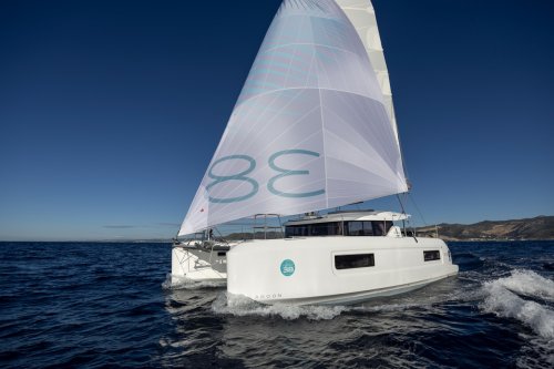 Lagoon 38 (2025&ndash;) &ndash; Lomailun pikkuj&auml;ttil&auml;inen - Testi - Totalvene.fi