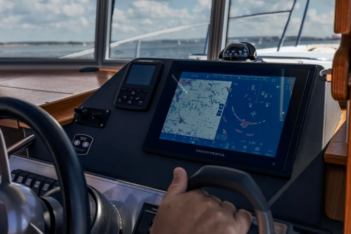 Kaupallinen yhteisty&ouml; Suomen Venehuolto Oy: Vanhempikin vene voi oppia uusia temppuja - Volvo Penta EVC Upgrade tuo nykyaikaa veneesi ohjaamoon - Toimitus suosittelee - Totalvene.fi