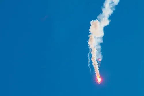 H&auml;t&auml;merkkien k&auml;ytt&ouml;&auml; harjoitellaan Jollaksessa &ndash; Punaista ja oranssia Helsingin taivaalle - Uutinen - Totalvene.fi