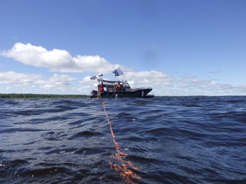 Veneilij&auml;: Huomioi sukeltajan lippu (A-lippu) &ndash; &Auml;l&auml; l&auml;hesty venett&auml;, jossa liehuu A-lippu - Uutinen - Totalvene.fi