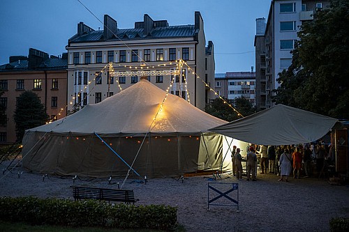 Sirkus Suosalo Seiliss&auml; 20.8.2026 &ndash; Luolamies saapuu Seiliin - Uutinen - Totalvene.fi