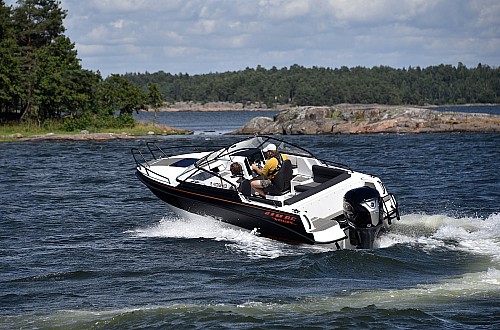 AMT 210 DC Vmax Edition (2026&ndash;) &ndash; N&auml;kyv&auml;sti sporttinen - Video - Totalvene.fi