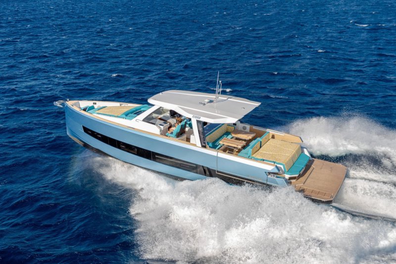 Fjord 490 Open (2025&ndash;) &ndash; Alkuper&auml;inen p&auml;iv&auml;jahti - Video - Totalvene.fi