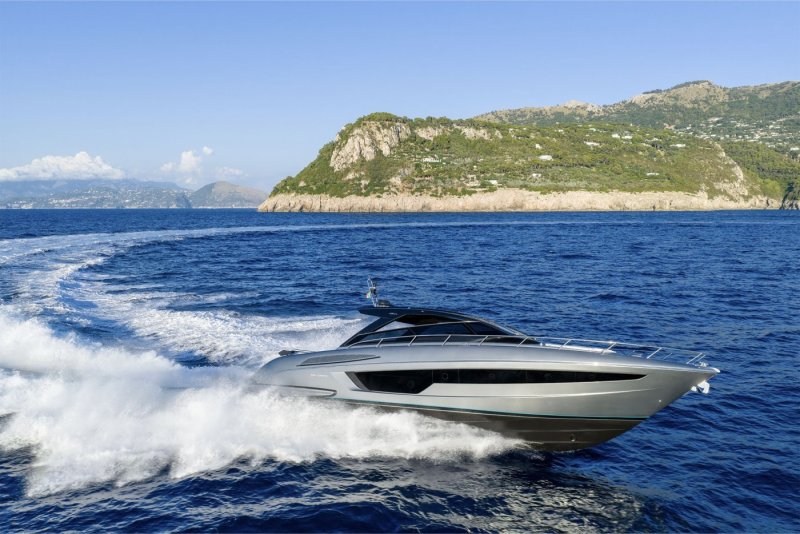 Riva 58 Capri (2026&ndash;) &ndash; Vene kuin taideteos - Video - Totalvene.fi