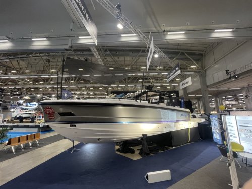 Vene 26 B&aring;t: Messujen vene -finalistit &ndash; N&auml;ist&auml; uutuuksista valitaan Messujen avovene, yhteys/retkivene, matkavene sek&auml; purjevene - Video - Totalvene.fi